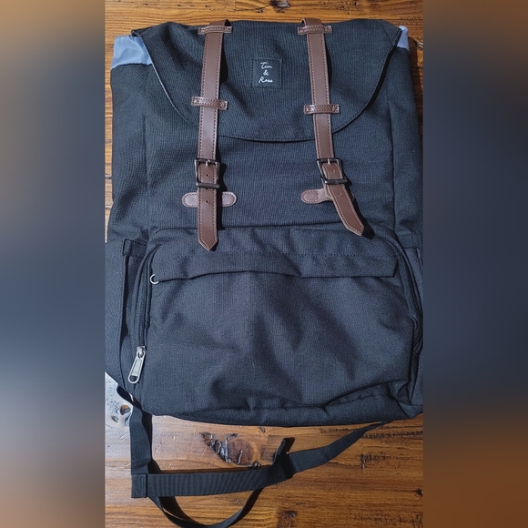 TIM & ROSS Stylish Black Backpack - Picture 2 of 3